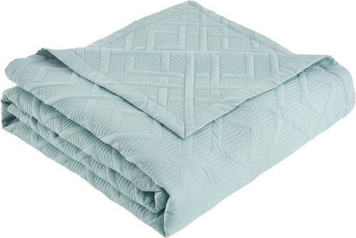 Geometric Pattern Bedspread Coverlet, Queen - Lot 571