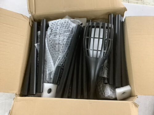 Solar Torch Light with Flickering Flame, 8 Pack - Lot 684