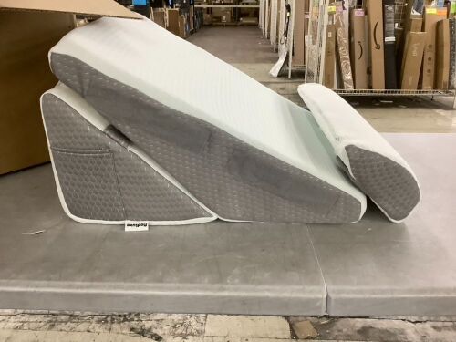 Bedluxe Bed Wedge Pillows - Lot 796