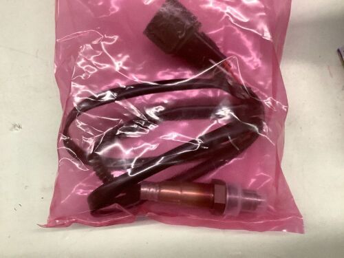 0258007057 17014 Wideband AFR Upstream Oxygen Sensor 1 LSU-4.2 5 Wires for Audi TT A4 1.8L A8 Quattro 4.2L, Touareg 4.2L Passat 1.8L Eurovan 2.5 2.8 Beetle 2.0 1.9 Golf 0258007090 - Lot 7783