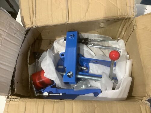 Extending Fender Roller Tool  - Lot 886