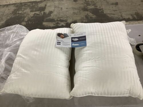 Beckham Hotel Collection Pillows, 2 pack - Lot 658