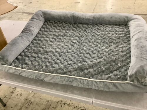 24" x 36" Dog Bed - Lot 760