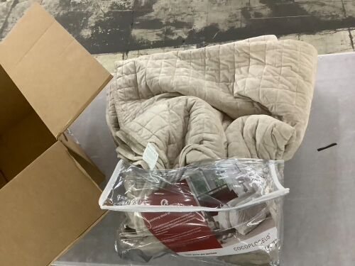 Oversized King Size Bedspread - Lot 443