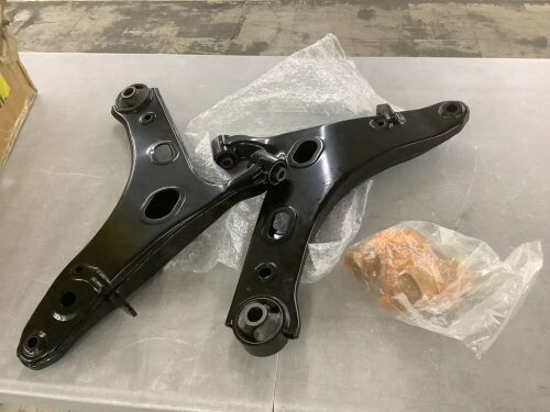 Front Lower Control Arm w/Ball Joint Assembly for Subaru Forester 2014-2018 - Lot 667