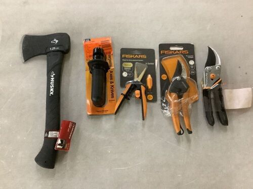 Lot of Small Hand Tools - Lot 824JF