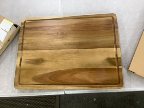 17"x13" Butcher Block Cutting Board - Lot 471