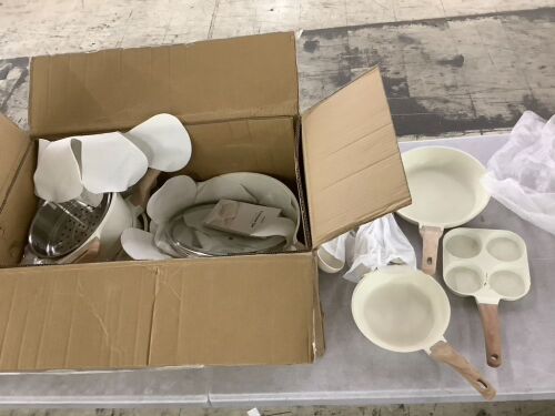 CAROTE Cookware Set - Lot 149