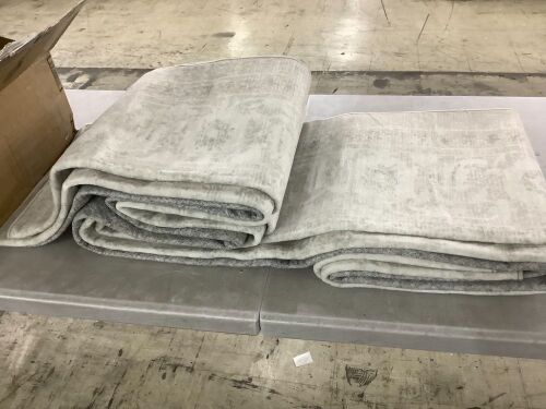 Area Rug, Approx 8 x 10 - Lot 498