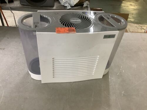 Vornado EVDC500 2 Gal. 900 SF Evaporative Humidifier - Lot 729JF