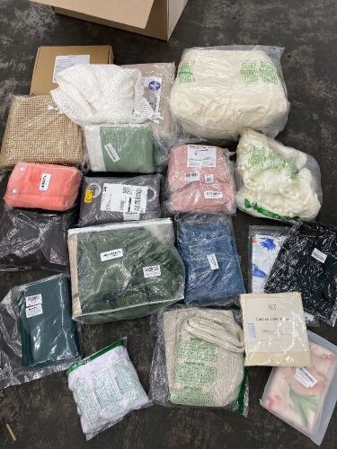 Lot of Household Linens - Lot 735