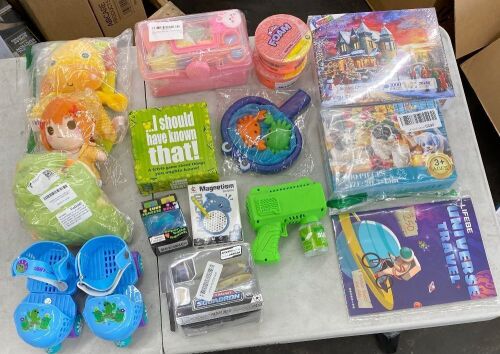 Lot of Toys & Games - Lot 739