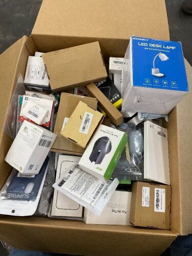 Lot of Small Electronics & Phone Accessories - Lot 532