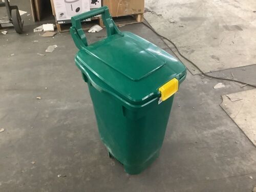 Enviro World 16.85 Gal. Curbside Organics Bin - Cracked Lid - Lot 707JF