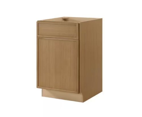 Hampton Bay Leyton 21 in. W x 24 in. D x 34.5 in. H Ready to Assemble Plywood Slim Shaker Base Kitchen Cabinet in White Oak