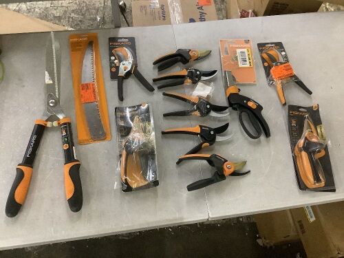 Lot of Fiskars Garden Tools - Lot 802JF
