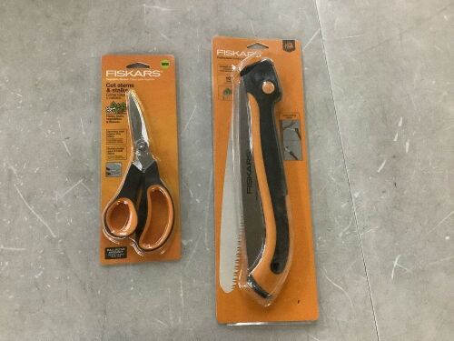 Fiskars 8 in Garden Pruning Shears & Power Tooth Softgrip 10 in. Blade Pruning Saw - Lot 807JF
