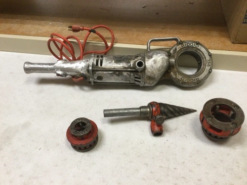 Ridgid 700 Handheld Power Drive Pipe Threader. Comes with (3) Dies. Works - Lot 47