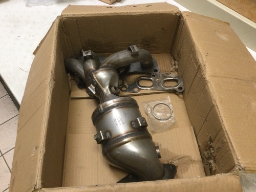 Exhaust Catalytic Converter 07-12 Nissan 2.5L Engine. Appears New - Lot 145