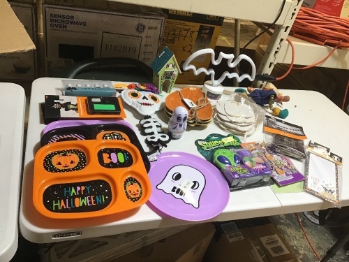 Large Box of a Varity of Halloween Themed Decorations and Items. See Pics. Appears New  - Lot 452
