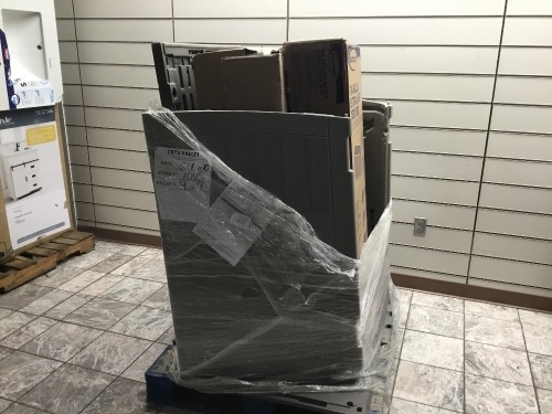 Pallet of Deck Boxes & Outdoor Storage Containers. E-Commerce Return. Condition Unknown. See Pics.  - Lot 702