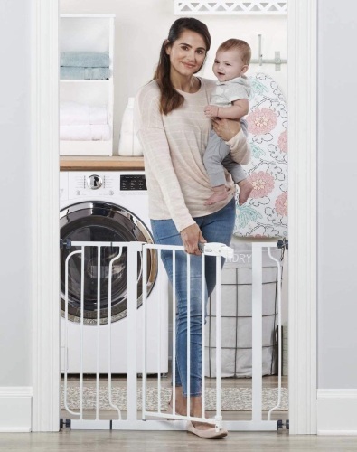 Regalo Easy Step 38.5-Inch Extra Wide Walk Thru Baby Gate. (Mom & Baby Not Included.) Appears New.  - Lot 924