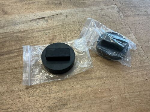2Pcs Dual-use Lifting Axle Saddle Adapter Pads for BMW X3 X5 X6 X7