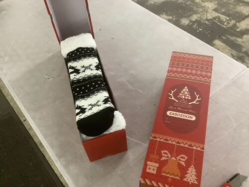 Lot of (2) 3 Pack Winter Socks, One Size