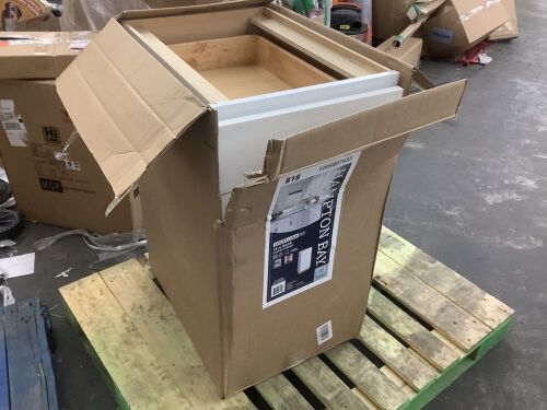 Hampton Bay Courtland 18 in. W x 24 in. D x 34.5 in. H Assembled Shaker Base Kitchen Cabinet in Polar White - Drawer Face Needs Reattached