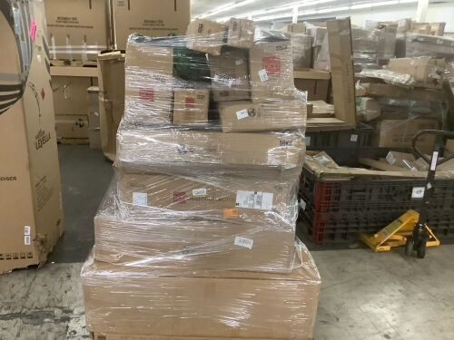 Christmas Salvage Pallet. Items Will Be Damaged and Incomplete.