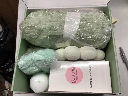 Bath and Skincare Gift Set with Gua Sha Jade Stone