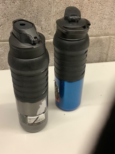 Lot of (2) Under Armor Dominate 24 oz water bottles E-Commerce return, Broken parts - Lot 103