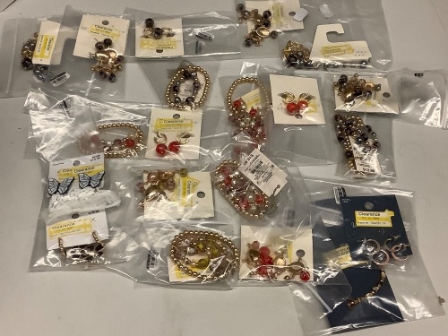 Lot of (20) Misc. womens costume jewelry. - Lot 111