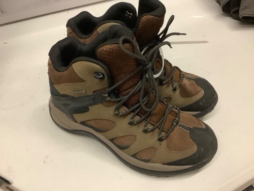 Merrell boots - Men's size 9 - Lot 187