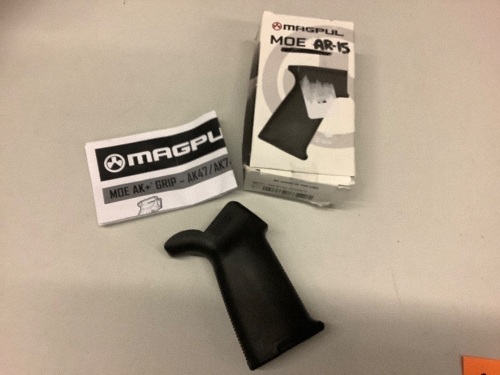 MOE AR-15 grip - Lot 193