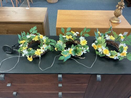 Daisy Wreaths, Solar Lights, Lot of 4, 3 Connected Wreaths Per Set