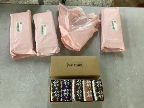 Lot of (4) Gift Box Sock Sets