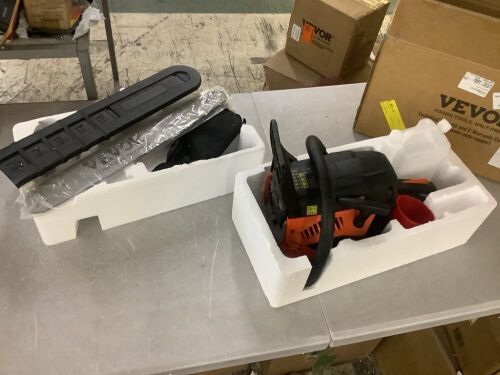 VEVOR 58CC 20" 3.22HP Gas Chain Saw - Has Compression