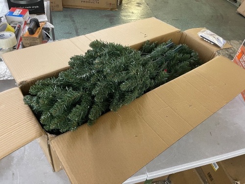 OasisCraft 6.5ft Artificial Christmas Tree. Tested and Works