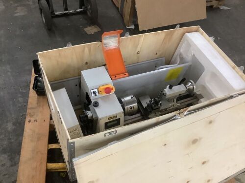 VEVOR Compact Metal Lathe, 8"x14", Adjustable Speed 2250 RPM, 650W Power - For Repair, Powers On & Screen Flickers, Does Not Turn