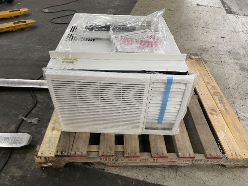 LG 18,000 BTU 230-Volt Window Air Conditioner Unit Cools 1000 sq. ft. with Heater, Remote and Dehumidifier