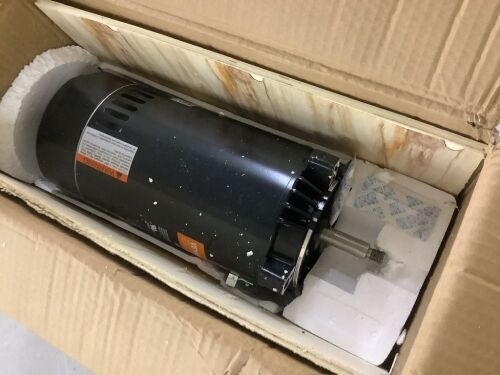 VEVOR 1.5 HP Pool Pump Motor, 56J Frame, 115V(13.6 Amps)/230V(6.8 Amps) 3450 RPM, 60Hz, 1.3 Service Factor, 90μF/250V Capacitor, CCW Rotation Round Flange Replacement Motor