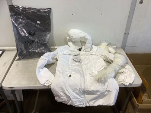 Valuker Women's Winter Coat, Large  - Lot 353