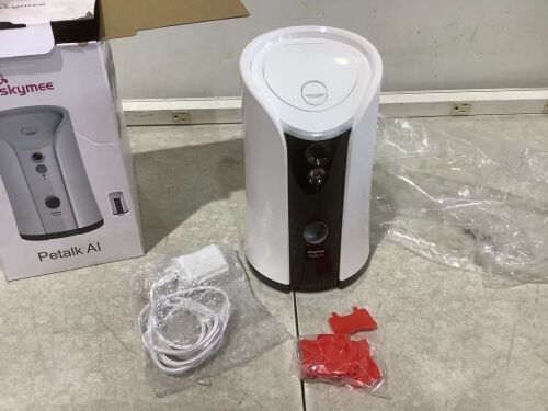 Skymee Dog Camera Treat Dispenser, WiFi Remote with 2 Way Audio  - Lot 597