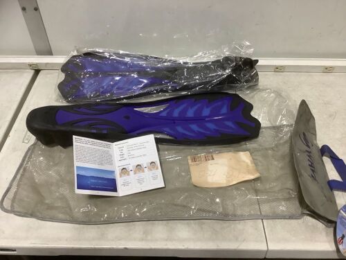 Swim Fins, Medium - Lot 657