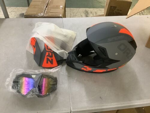 Motorcycle Helmet & Goggles, Med
