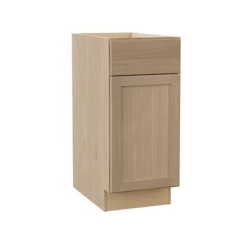 Hampton Bay Sinclair 15 in. W x 24 in. D x 34.5 in. H Assembled Base Kitchen Cabinet in Shaker Light Oak