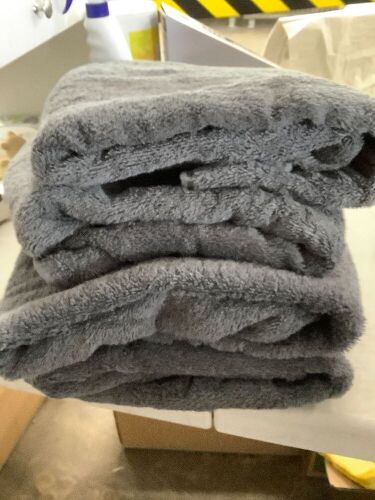 4 Pack of Grey Towels
