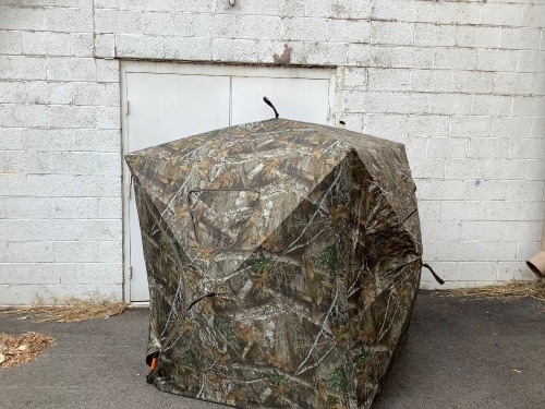 Game Warden Hunting Blind in a bag, Ecommerce Return, Missing stakes - Lot 10