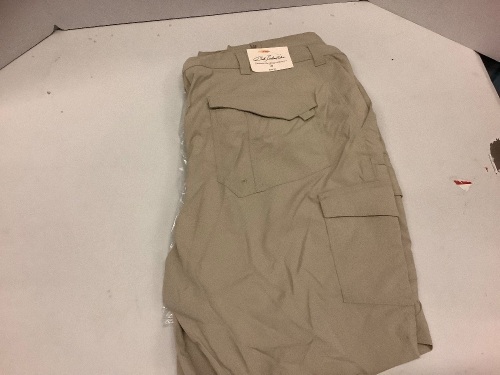 Bob Timberlake Men's shorts, Size 40 - Lot 208